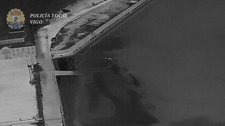 La Policía Local de Vigo detecta marisqueo furtivo con drones en la playa de la ETEA