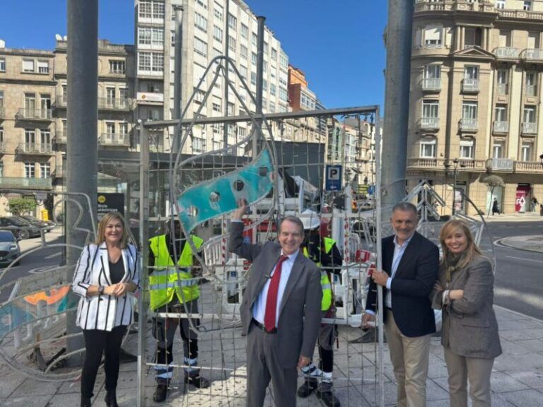 Vigo inicia la instalación de los grandes elementos luminosos de la Navidad