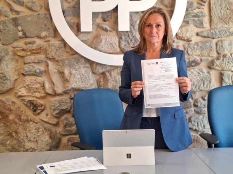 Luisa Sánchez advierte de que Caballero está recaudando de más por el recibo de la basura y exige saber cuándo se lo devolverá a los vigueses