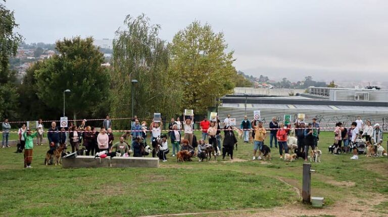 Vecinos de Barreiro denuncian que el nuevo parque canino del Concello será “una cárcel para perros”