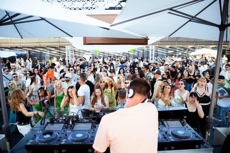 El brunch electrónico regresa a Vigo con música, gastronomía y coctelería en A Laxe