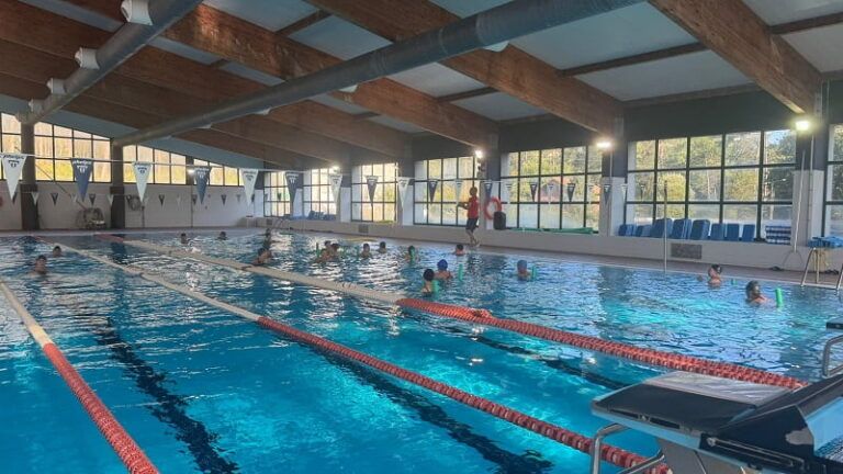 A piscina municipal de Mos inicia o curso con cerca dun 15% máis de usuarios