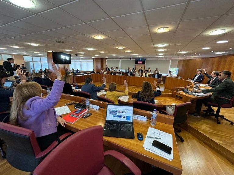 Vigo aprueba una subida del 4 % en los impuestos municipales para 2026