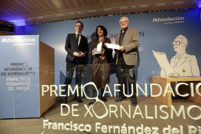 Rexina Vega recibe el XXII Premio Afundación de Xornalismo Fernández del Riego por su artículo “Aínda aprendo”