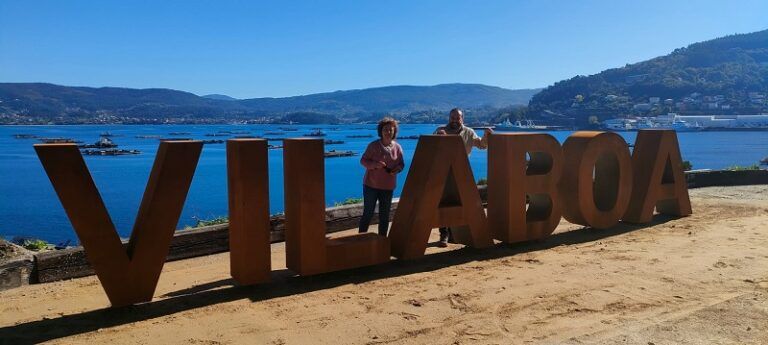 Vilaboa estrena un renovado entorno del Forno do Cal con letras iluminadas y un nuevo espacio público