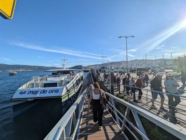 Mar de Ons celebra el Pilar con rutas a Cíes, San Simón y degustaciones de mejillones