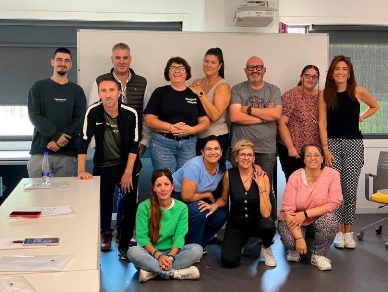 COGAMI forma en Vigo a personas con discapacidad como acompañantes de transporte escolar y ayudantes de comedor