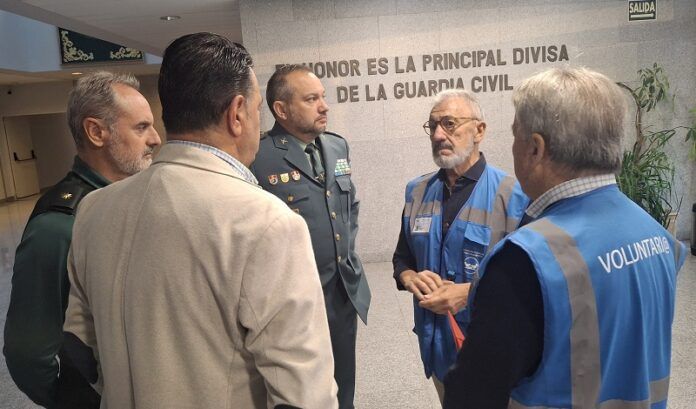 jefe comandancia GCivil, Manuel Touceda con presidente Fundación Provincial Banco Alimentos, José Ramón Santamaría