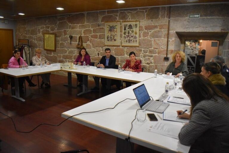 Mos celebra a Mesa Local de Comercio e presenta novas campañas de dinamización como pistoletazo de saída da feira “Queda en Mos III”