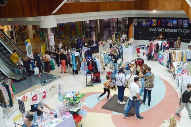 Vuelve a Vigo el Vintax Market: moda sostenible, creatividad local y compras responsables en diciembre
