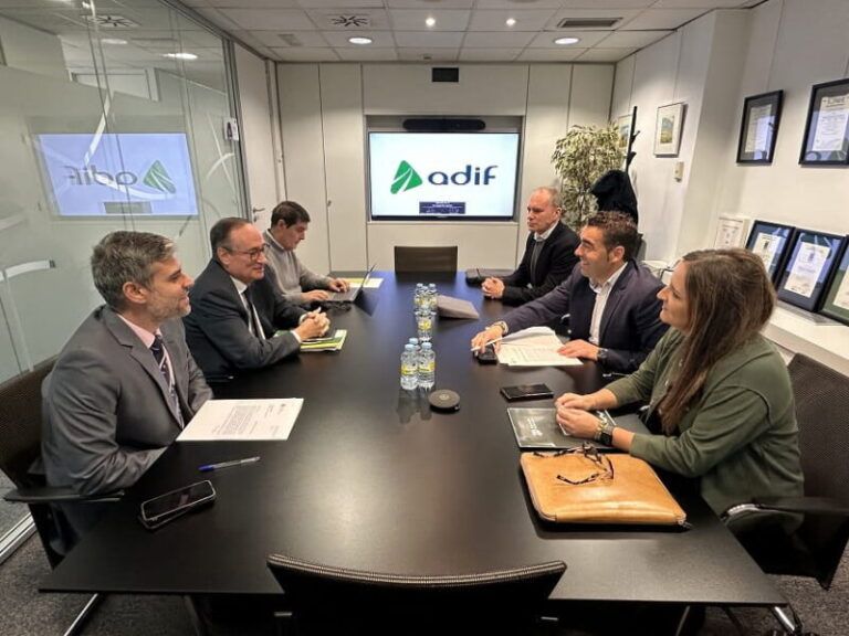 Luis López acorda co Adif iniciar o proceso de cesión do treito ferroviario en desuso entre Pontevedra e Arcade durante 10 anos para a súa conversión en Vía Verde