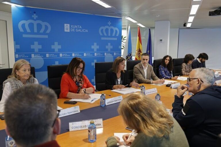 A Xunta e os 12 concellos da área metropolitana de Vigo prorrogan o convenio de transporte por dous anos