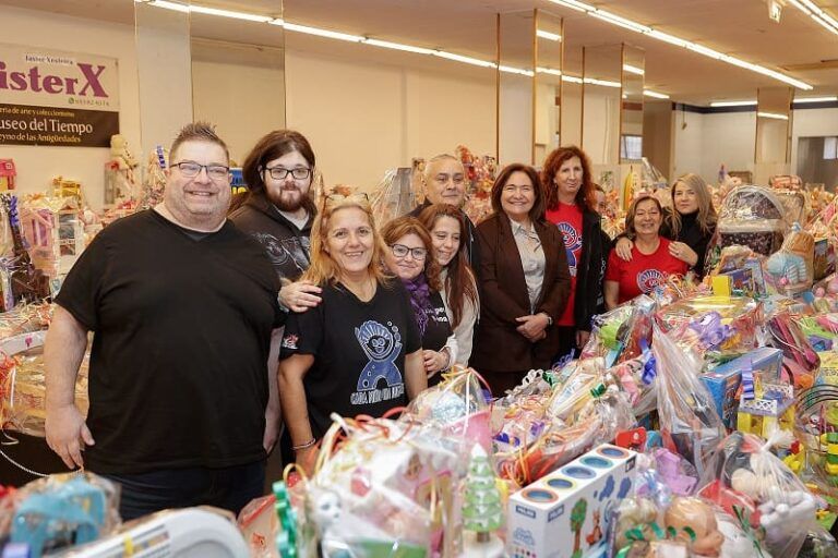 La Xunta anima a la ciudadanía viguesa a donar regalos en la campaña solidaria “Cada neno un xoguete”