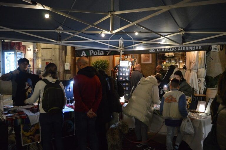 El mercado de arte Mona regresa al Paseo de Alfonso con regalos únicos para Navidad