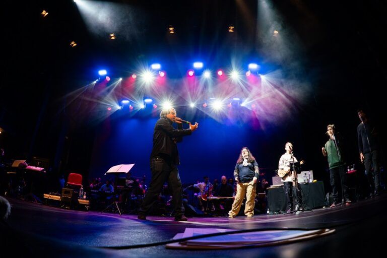 Llega a Vigo SuperArte, el mayor espectáculo inclusivo de Europa con 81 artistas sobre el escenario