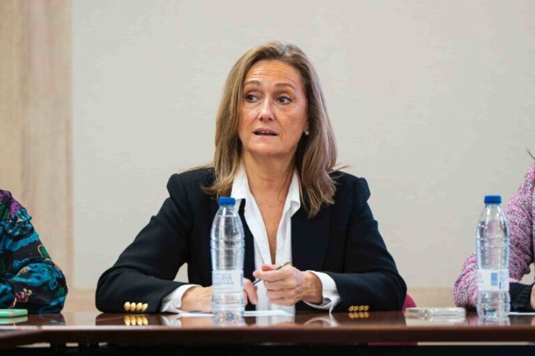 Luisa Sánchez acusa a Caballero de “cinismo político” por firmar en Balaídos con Zona Franca mientras rechazó un acto con la Diputación