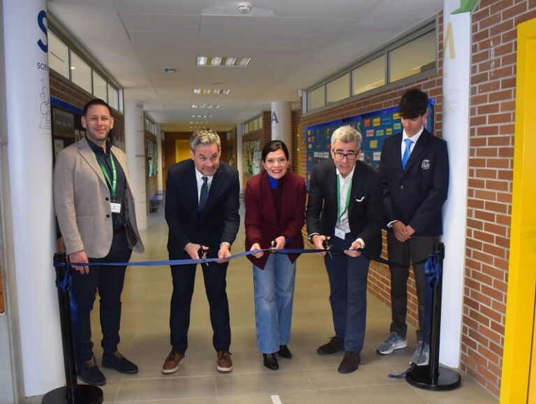 Mos acolle a inauguración do Creativity Lab de O Castro British International School