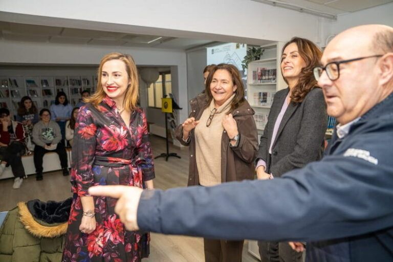 La Xunta renueva y amplía la biblioteca escolar del CPI Cova Terreña de Baiona