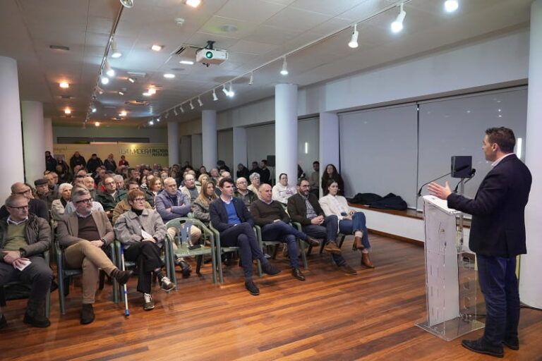 La Diputación de Pontevedra inyecta 3,24 millones para reforzar el movimiento vecinal en 2026