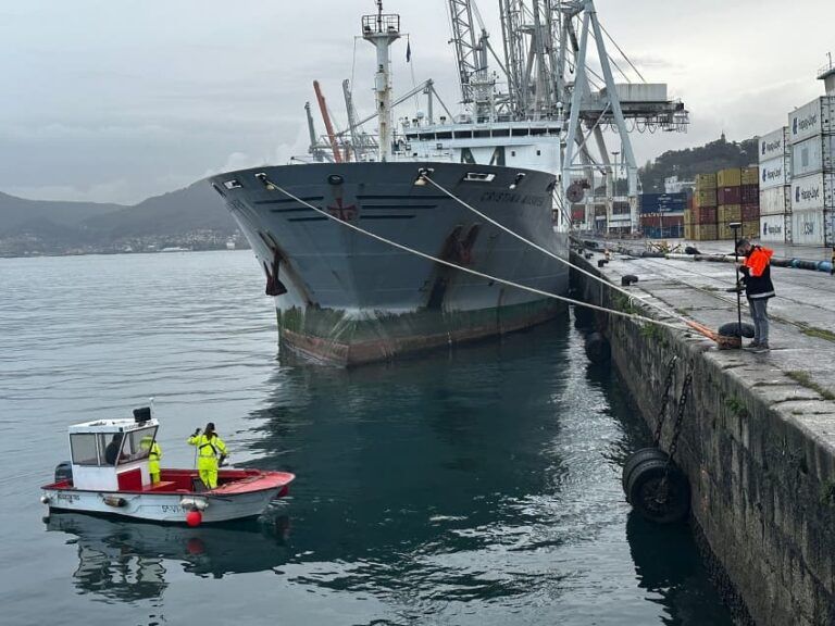 El Puerto de Vigo analiza su salud marina para impulsar la regeneración ambiental de la ría