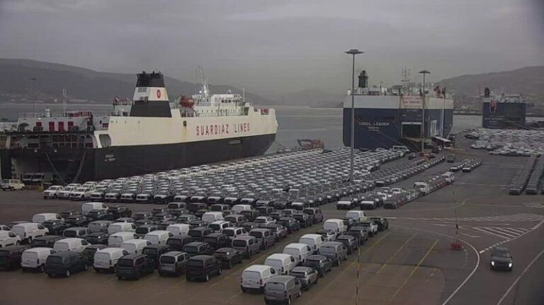 El Puerto de Vigo vive una jornada de intensa actividad operativa y de abrigo marítimo