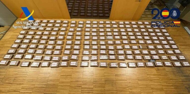 Intervenidos en el puerto de Vigo 200 kilos de cocaína ocultos en un contenedor procedente de Latinoamérica mediante el método del “gancho ciego”
