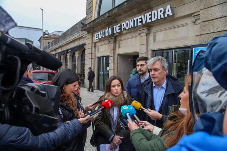 Senadores y diputados del PP denuncian el “caos ferroviario” en Pontevedra por las continuas limitaciones de velocidad y suspensiones del servicio