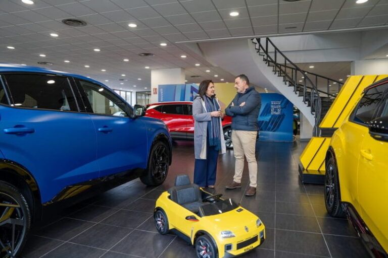 Ana Ortiz destaca las ventajas del plan Renova o teu Vehículo para la compra de coches eléctricos y de bajas emisiones