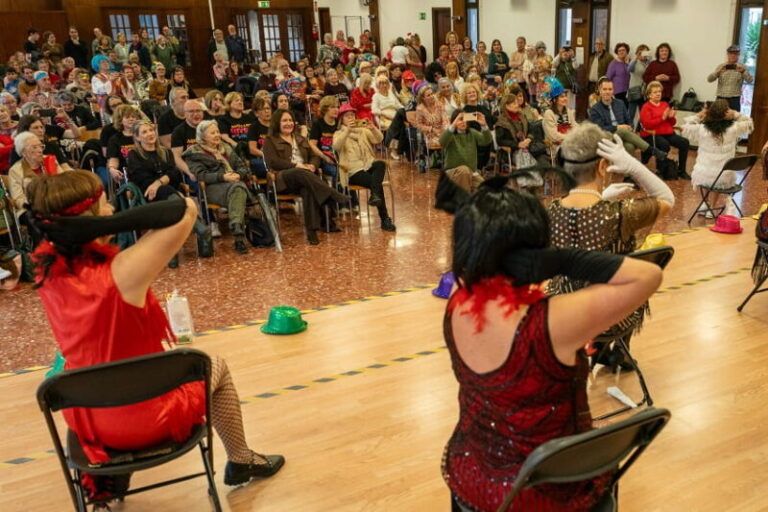 Ana Ortiz participa en las actividades de Entroido del Centro Sociocomunitario do Calvario