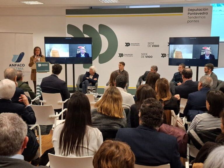 La Deputación respalda la reedición de ‘As familias da conserva’ con nuevas sagas empresariales