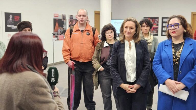 La Sala Maruja Mallo acoge “Compartir é vivir”, una llamada artística contra la desigualdad y la violencia de género