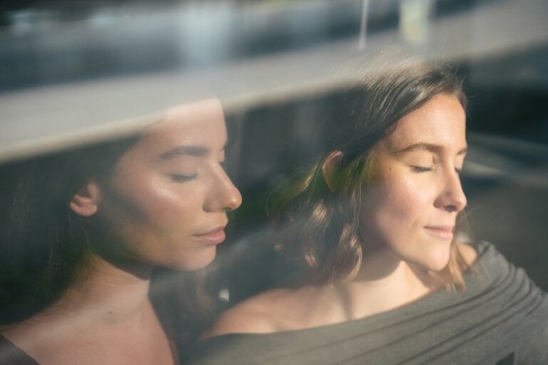 Fillas de Cassandra suben la temperatura con ‘insolación’: baile, éxtasis y estreno multitudinario en Balaídos