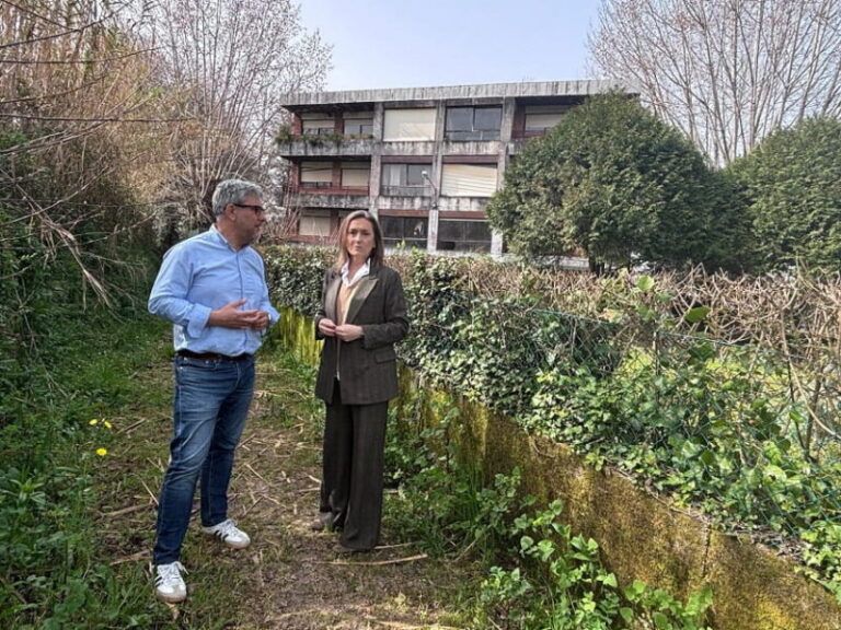 Luisa Sánchez exige que Caballero pacte también el derribo de las antiguas casas de maestros de O Sello tras la rectificación de su proyecto para Canicouva