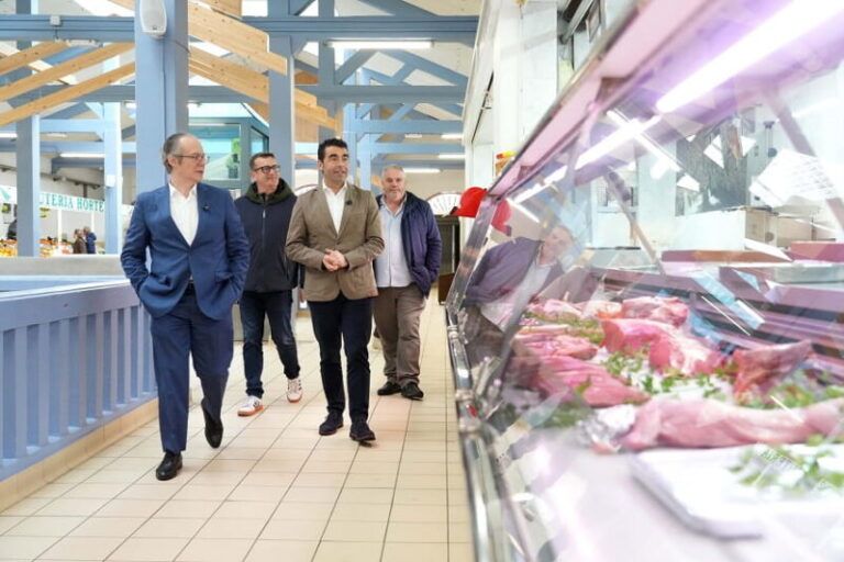 Luis López defende iniciativas como a mellora da Praza de Abastos da Guarda, cun investimento de 155.000€, que estimulan o consumo de produtos locais e de calidade