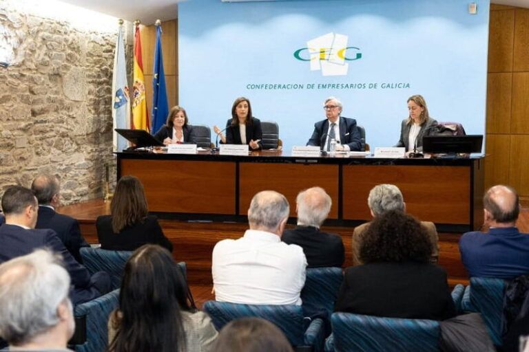 La Xunta alerta de que el anteproyecto de Reglamento de Costas plasma la voluntad del Gobierno central de limitar la duración de las concesiones y expulsar toda actividad del litoral