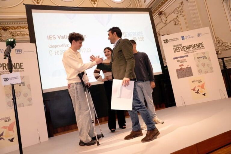Luis López salienta o espírito emprendedor e innovador da mocidade da provincia no acto de entrega de diplomas aos estudantes do programa DepoEmprende