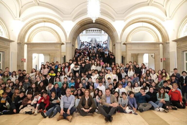 Luisa Sánchez salienta a creatividade do alumnado da provincia na entrega dos NIF a unha vintena de cooperativas escolares de Primaria e da ESO