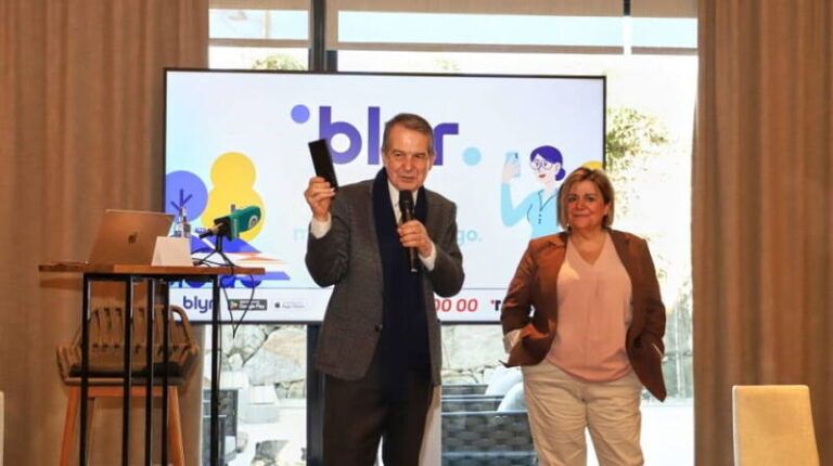 Vigo estrena la aplicación Blyr para facilitar el transporte en taxi