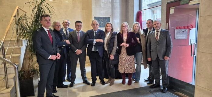Foto_de_familia_en_la_Cámara_PVV(1)