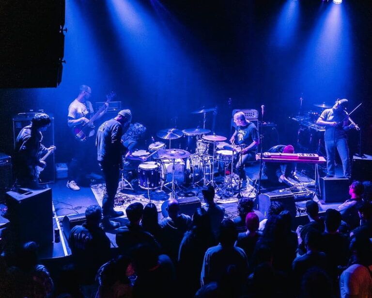 Vigo se convierte en la única parada en España de Water Damage con un concierto irrepetible