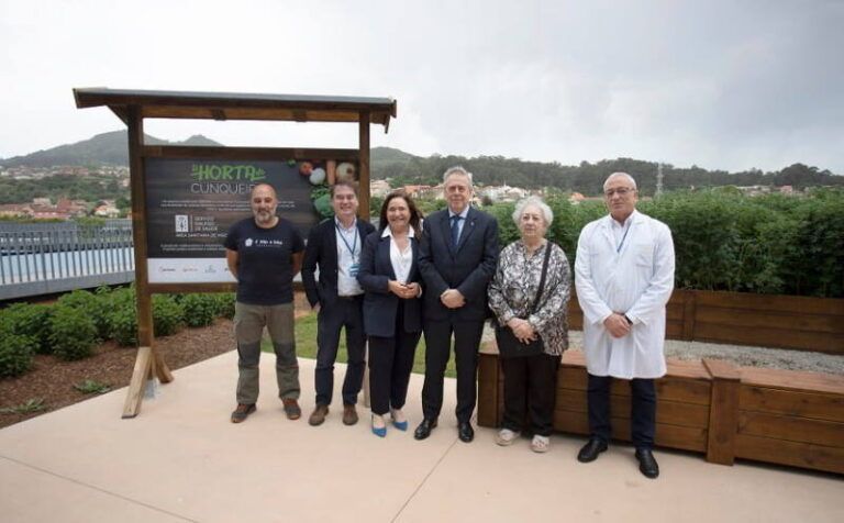 Gómez Caamaño presenta la huerta del Álvaro Cunqueiro como un espacio terapéutico educativo y solidario