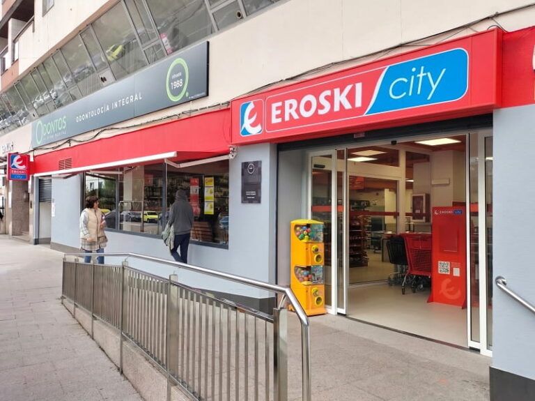 Porriño estrena un nuevo Eroski City con 10.000 productos y apuesta por el modelo de compra rápida