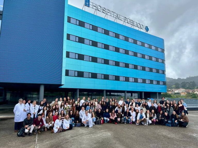 El área sanitaria de Vigo despide a una nueva promoción de estudiantes de Medicina tras completar su formación clínica