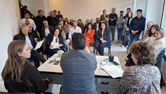 Reunión de Luis López no Baixo Miño para abordar a situación de Internet