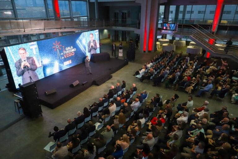 Vigo reconoce a empresas y entidades del sector en la I Gala de Turismo en el Auditorio Mar de Vigo