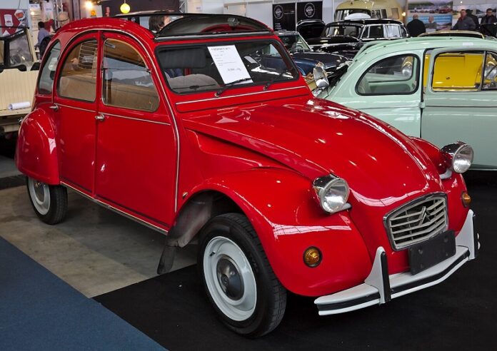 1280px-Citroen_2CV_1X7A7979