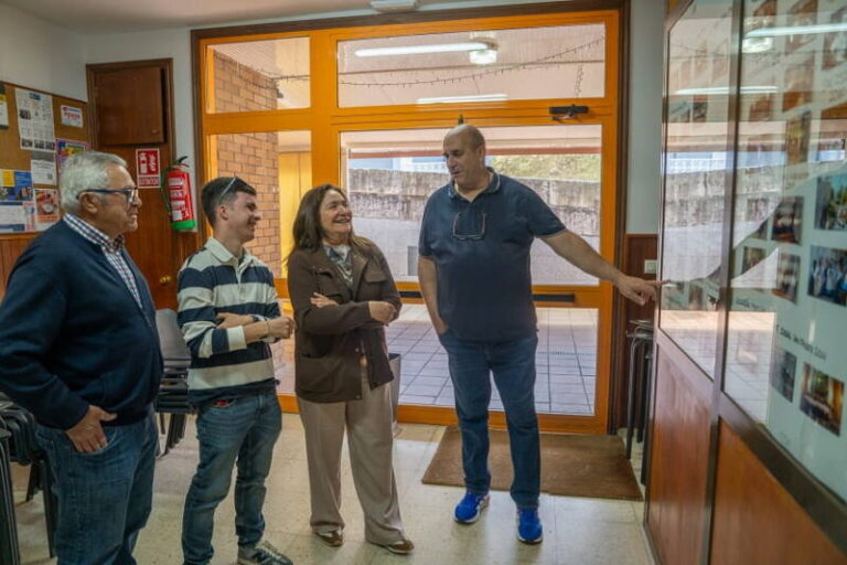 La Xunta colabora en la mejora del local social de la asociación vecinal de Cabral