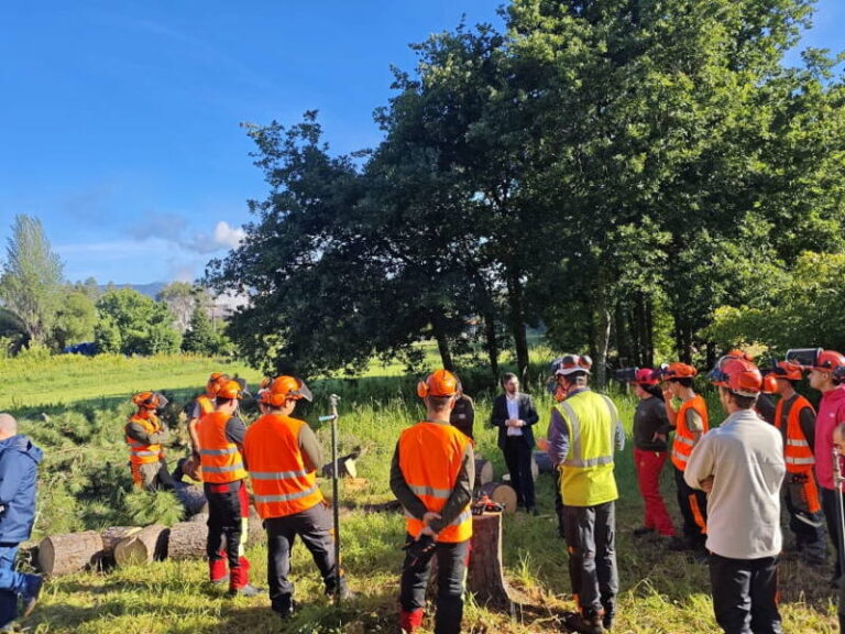 La Xunta pone el foco en la prevención de riesgos laborales en el sector forestal con nuevas acciones del Issga