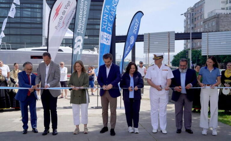 Diego Calvo da la bienvenida en Vigo a la regata internacional La Solitaire du Figaro Paprec
