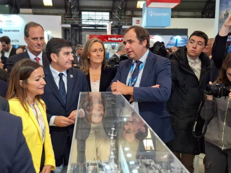 Luisa Sánchez destaca en Navalia o papel estratéxico do naval para a economía da provincia